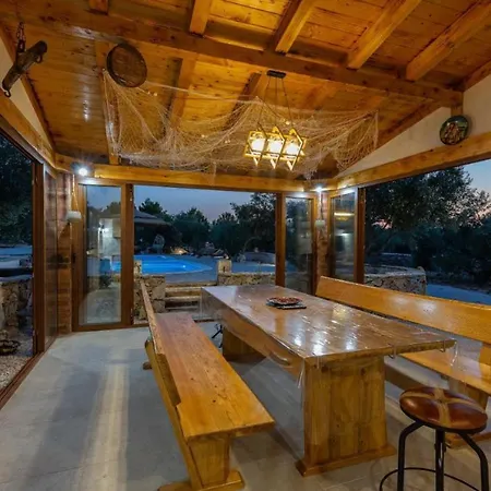 Eco Solus With Pool